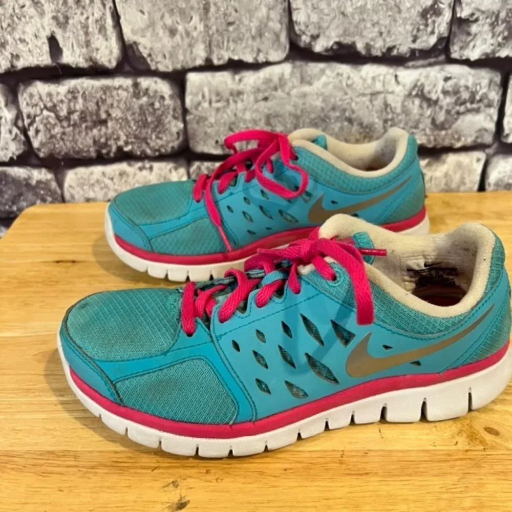Nike Kids Aqua W/ Pink Lace Up Sneaker Size 5 Youth